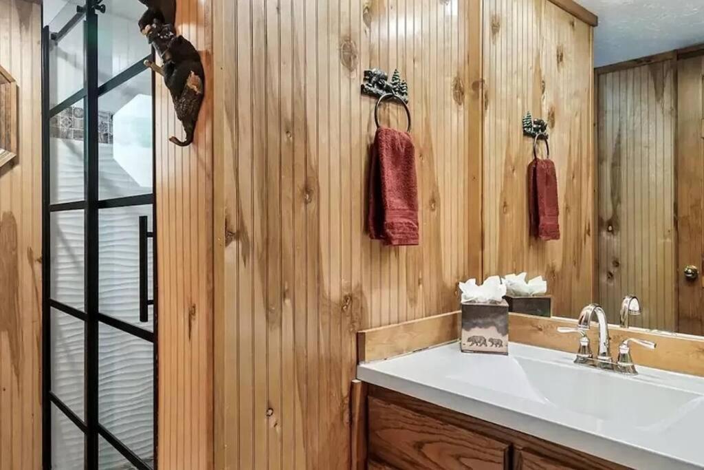 Вилла Beary Peaceful Smokies Retreat: Hot-Tub & Pools Пиджен-Фордж Экстерьер фото
